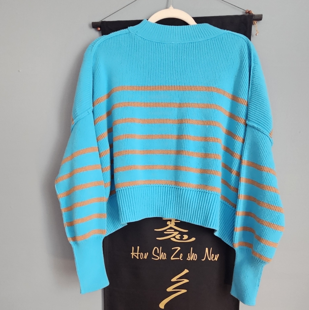 Free People Vibrant Blue and Tan Striped Cropped Sweater NWOT Medium - Picture 3 of 3